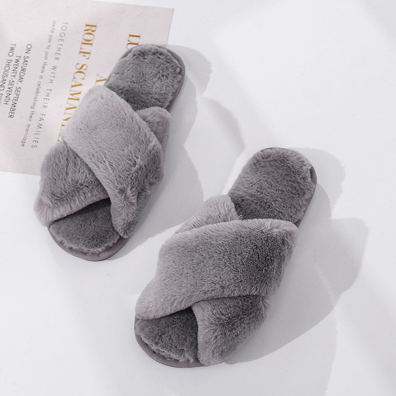 Brand New Purveyor Lux Women's Furry Cozy house Slippers/Slides