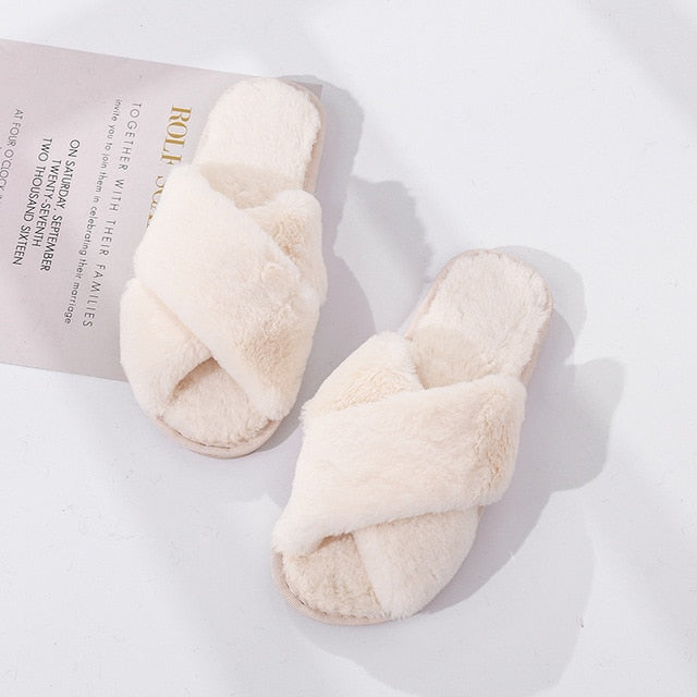 Brand New Purveyor Lux Women's Furry Cozy house Slippers/Slides