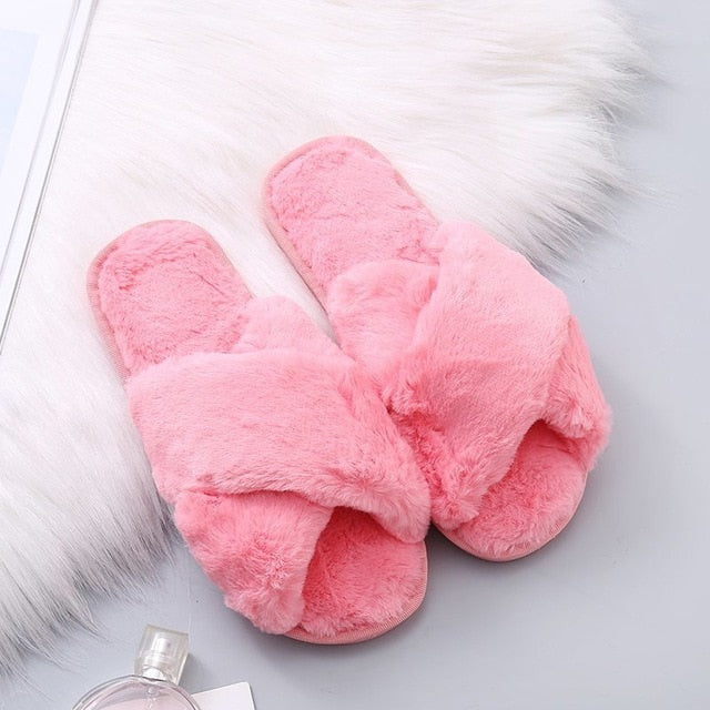 Brand New Purveyor Lux Women's Furry Cozy house Slippers/Slides